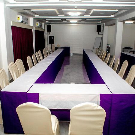 Hotel Les Orchidees Котону Экстерьер фото