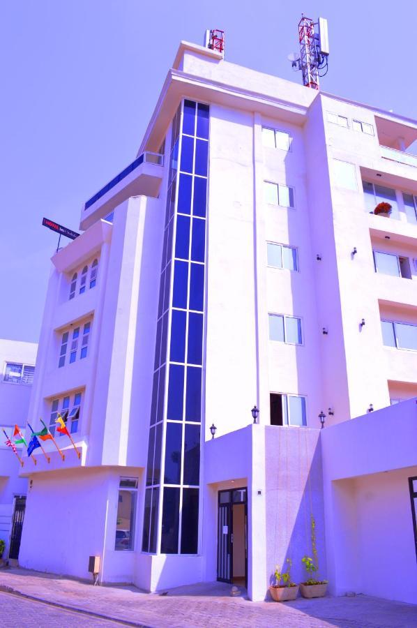 Hotel Les Orchidees Котону Экстерьер фото