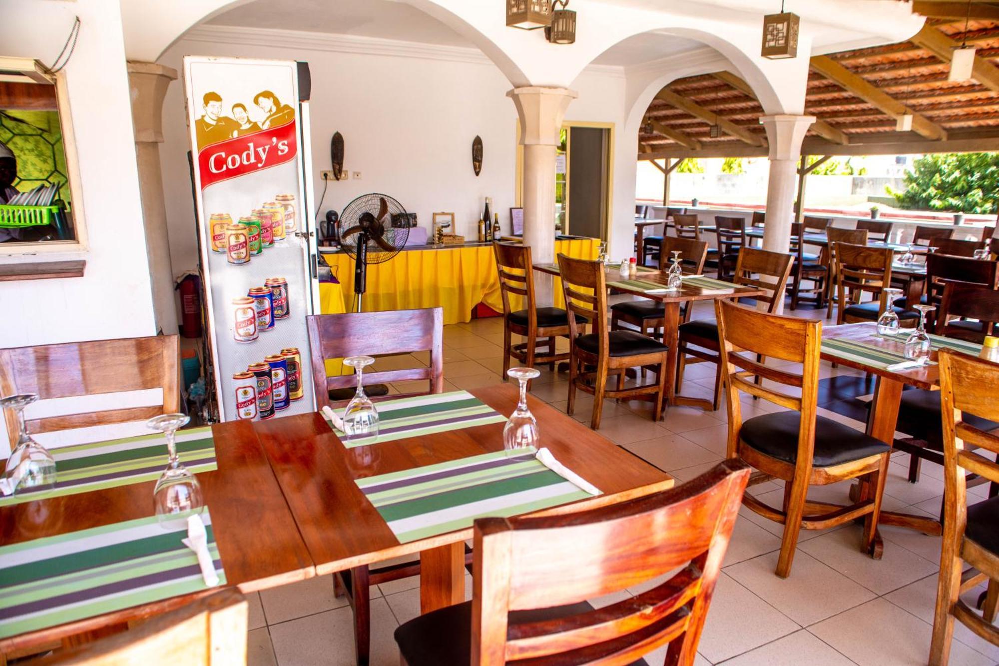 Hotel Les Orchidees Котону Экстерьер фото