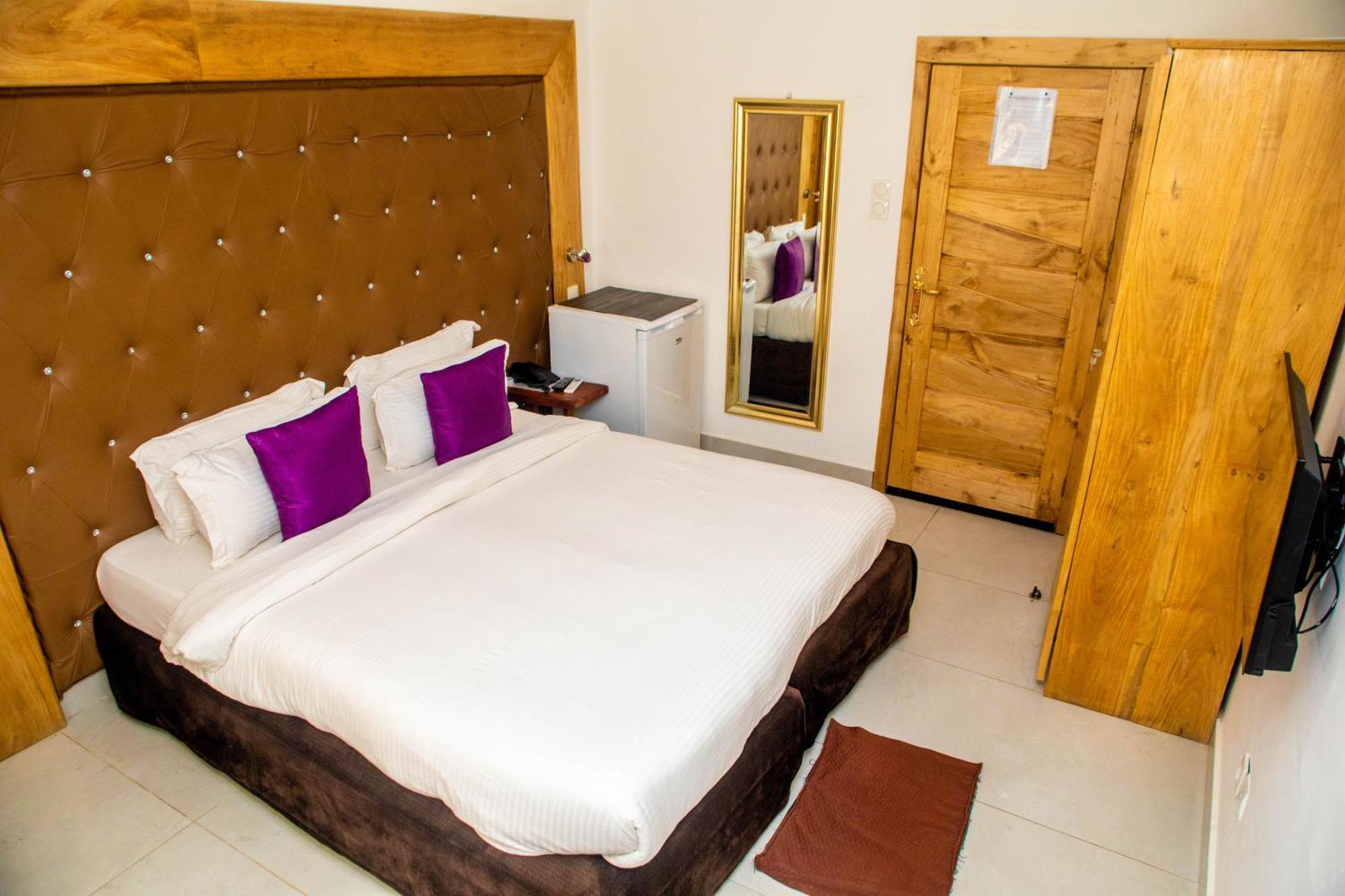 Hotel Les Orchidees Котону Экстерьер фото