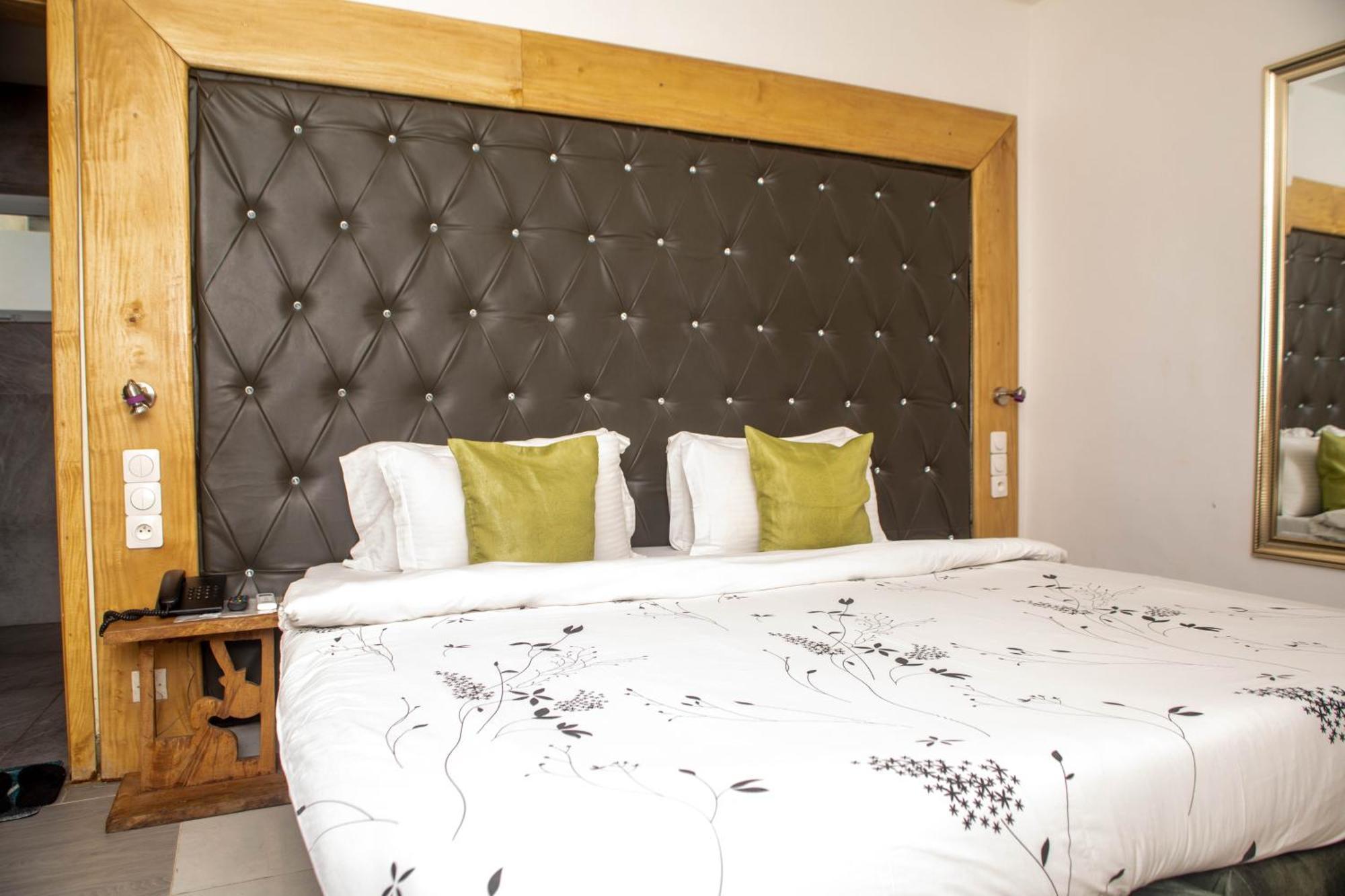 Hotel Les Orchidees Котону Экстерьер фото
