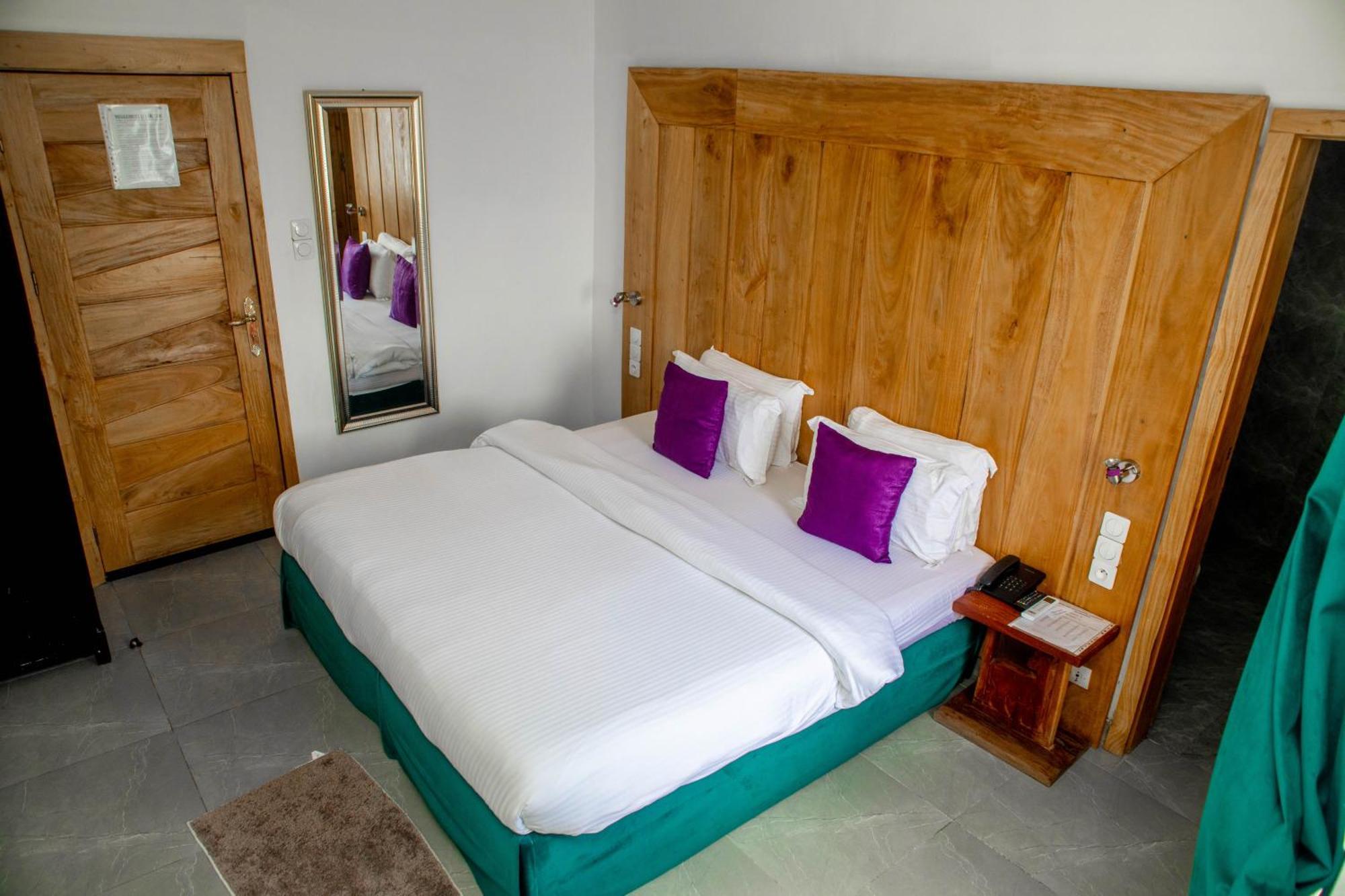 Hotel Les Orchidees Котону Экстерьер фото