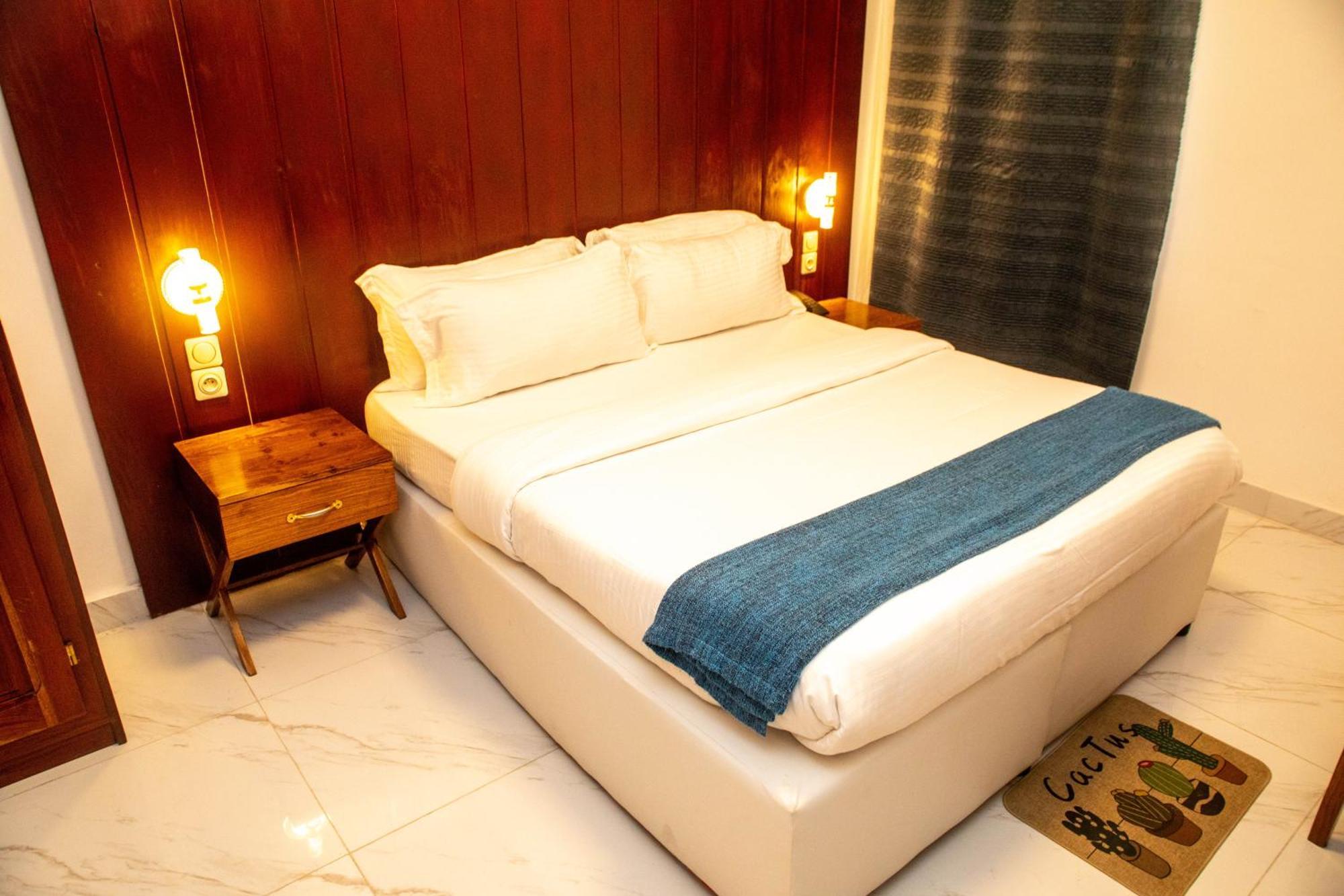 Hotel Les Orchidees Котону Экстерьер фото