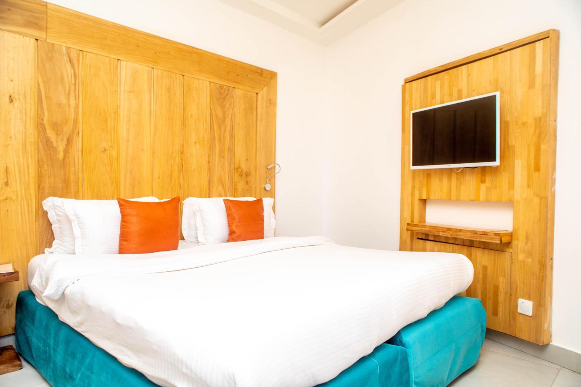 Hotel Les Orchidees Котону Экстерьер фото