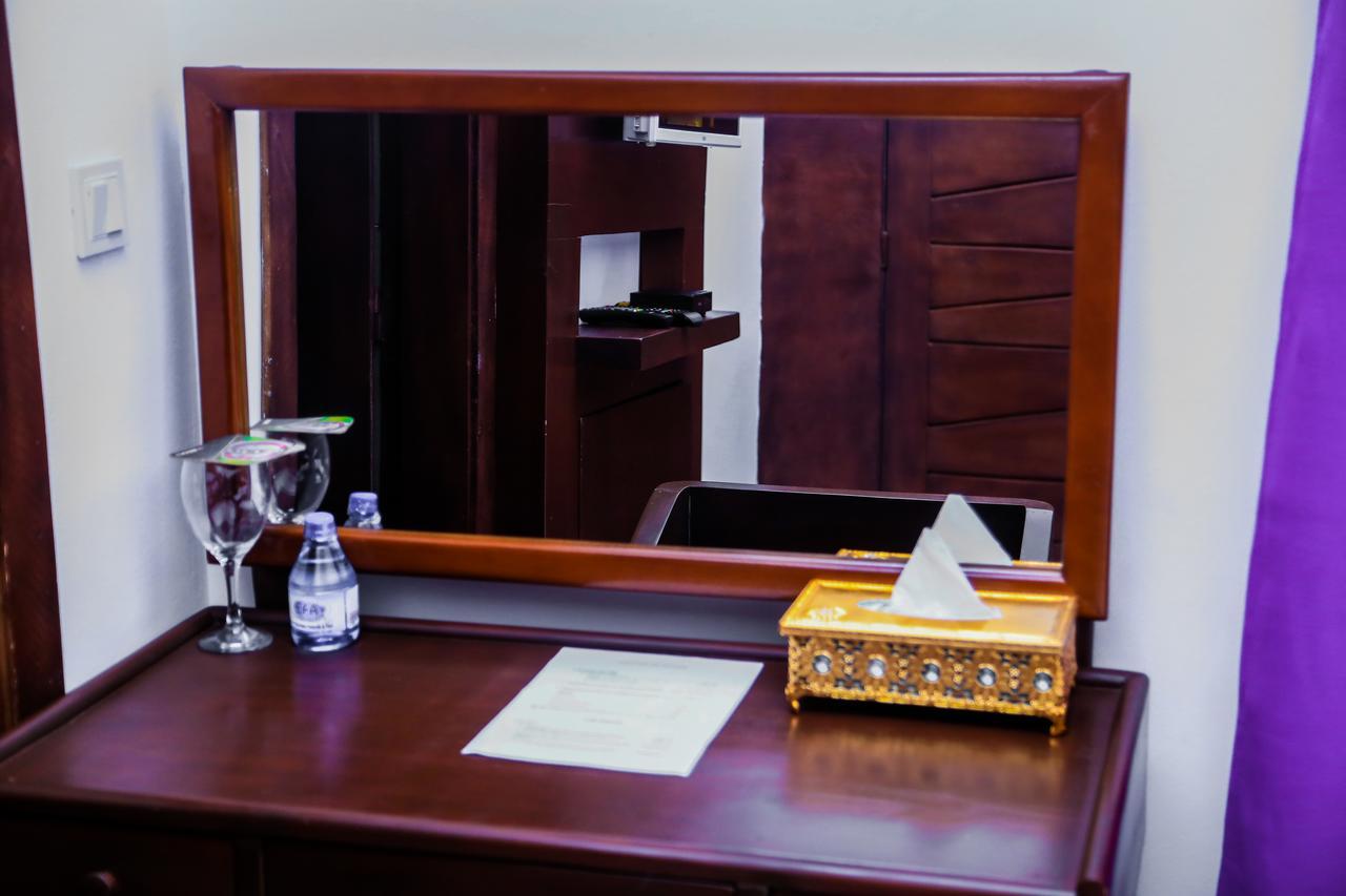Hotel Les Orchidees Котону Экстерьер фото